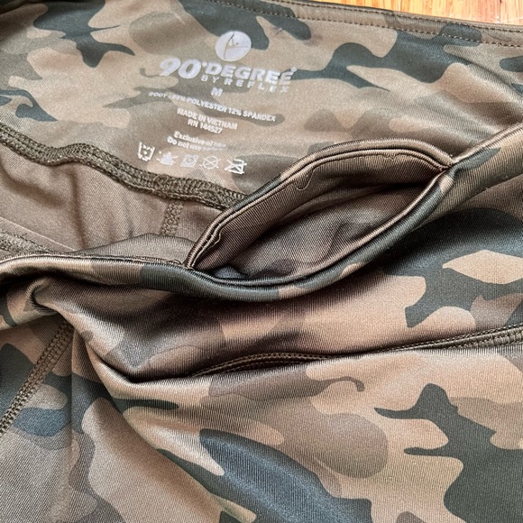 90 Degree by Reflex Camo Leggings - Picture 3 of 4